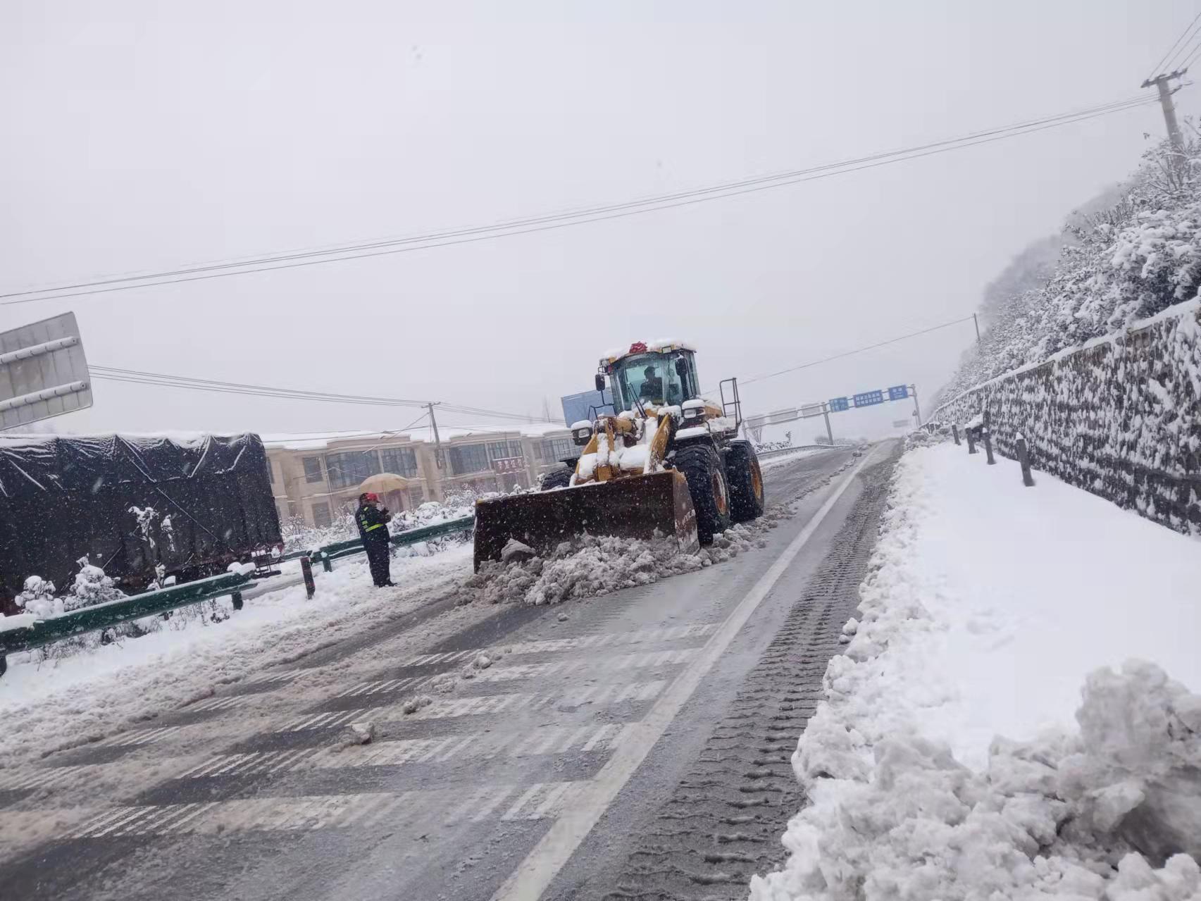 安徽水利桐城G206项目除雪保通.jpg