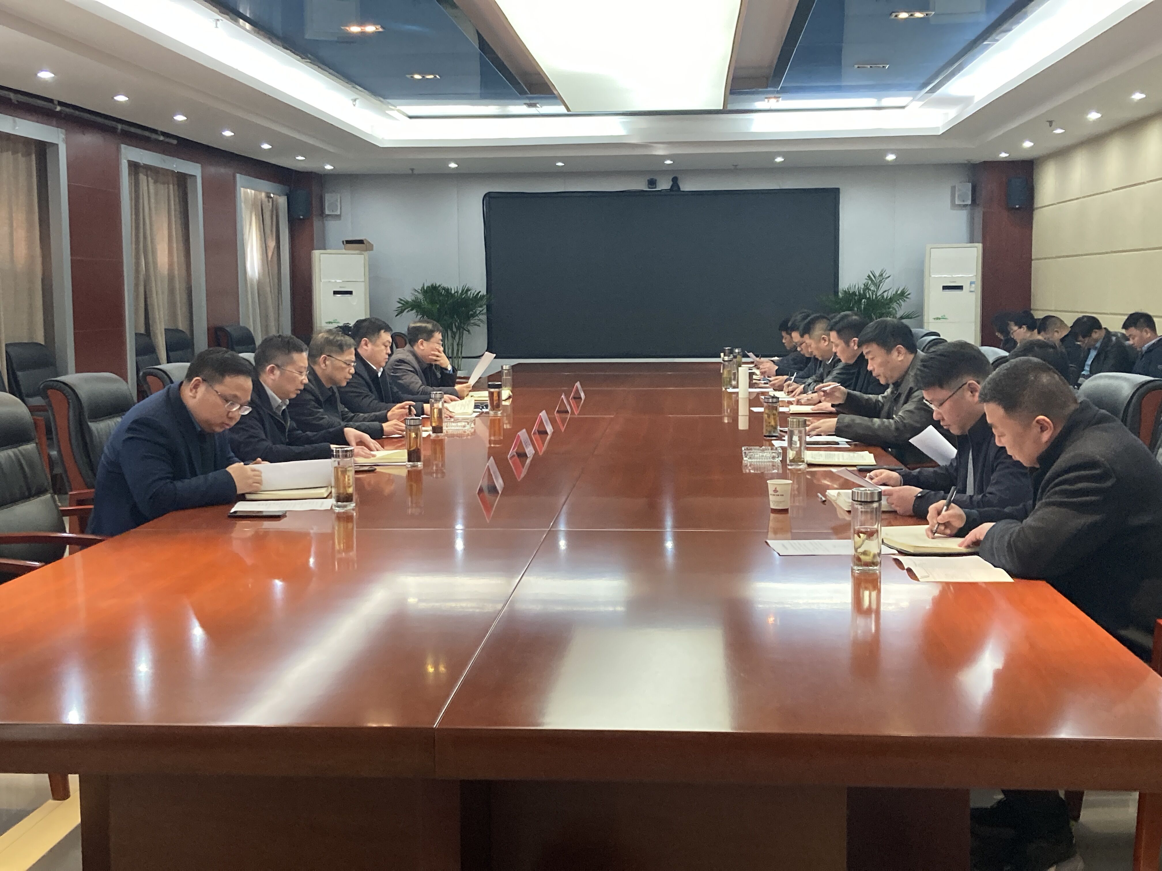市场开发工作会议.jpg