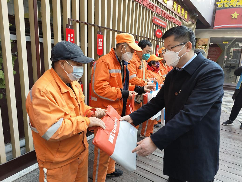建材科技机关党总支开展“情暖冬日 爱暖人心”慰问活动-1.png
