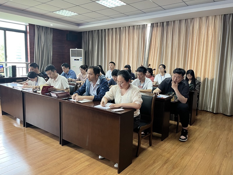 参会人员.png